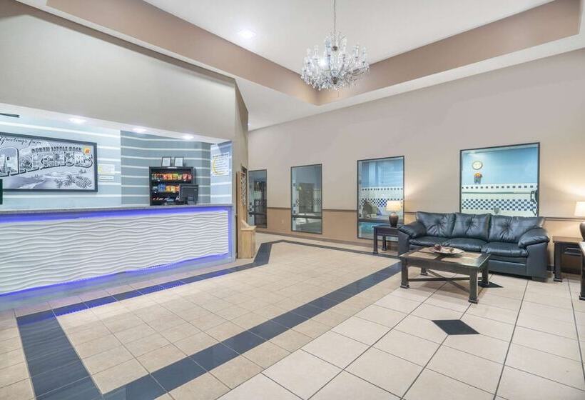 هتل Super 8 By Wyndham North Little Rock/mccain