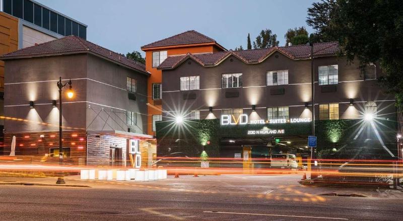 فندق The Blvd  & Suites  Adults Only