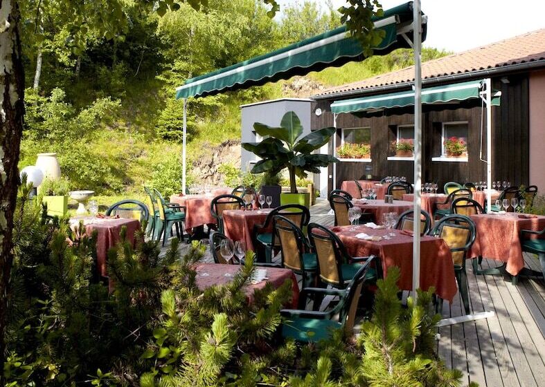 Logis Hotel Restaurant La Tour