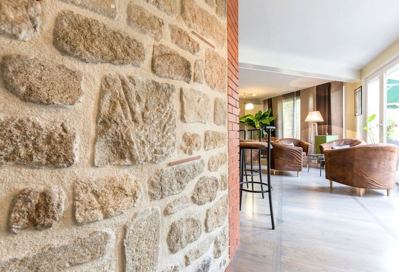 Logis Hotel Restaurant La Tour