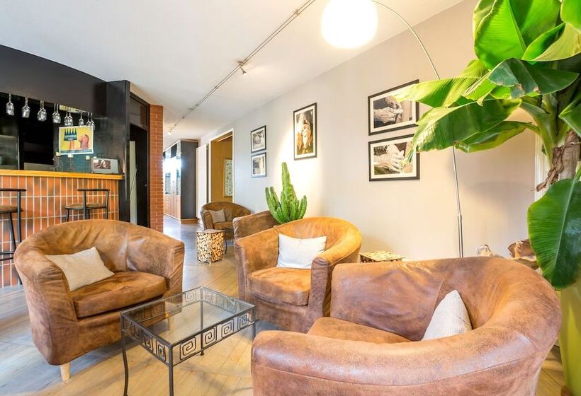 Logis Hotel Restaurant La Tour