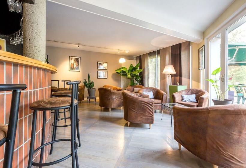 Logis Hotel Restaurant La Tour