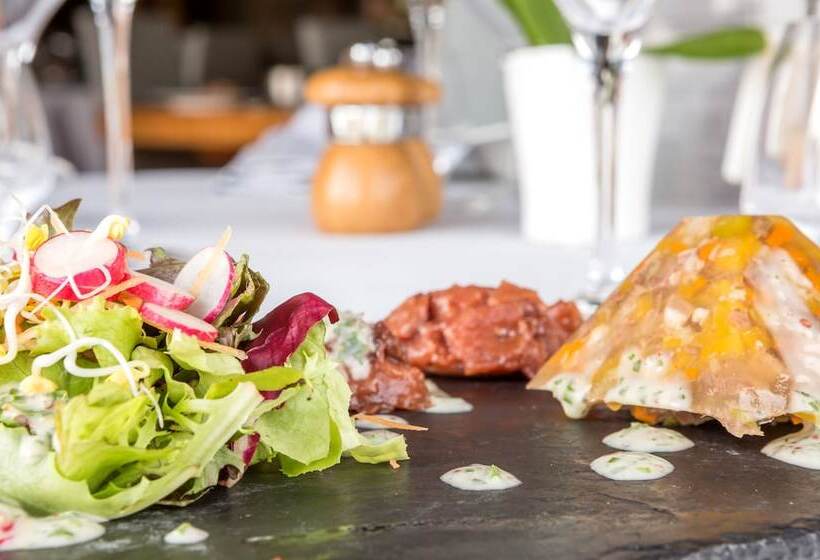 Logis Hotel Restaurant La Tour