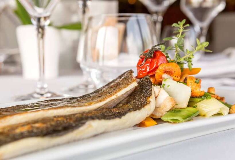 Logis Hotel Restaurant La Tour