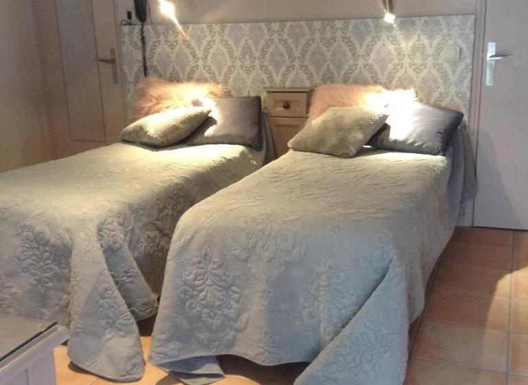 Logis Hotel Restaurant Hostellerie De La Tour