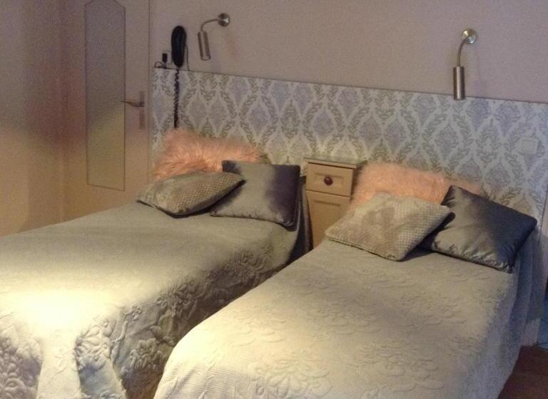 Logis Hotel Restaurant Hostellerie De La Tour