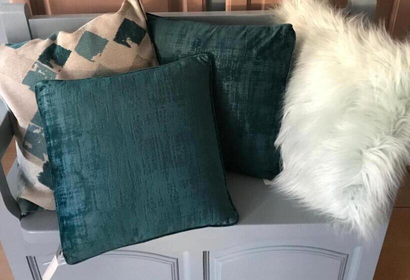 Logis Hotel Restaurant Hostellerie De La Tour