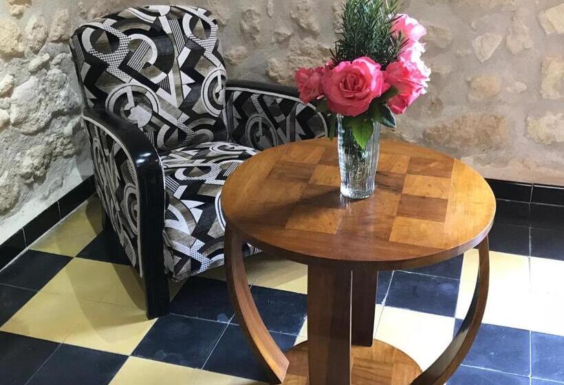 Logis Hotel Restaurant Hostellerie De La Tour
