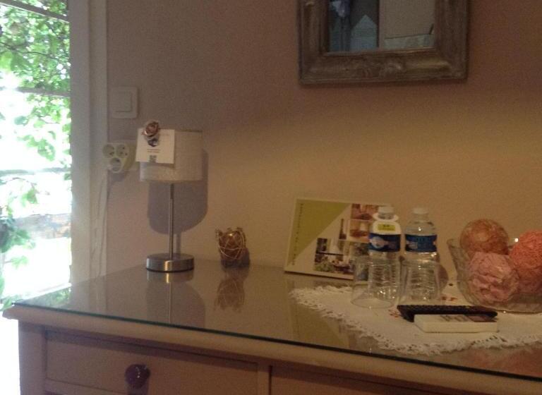 Logis Hotel Restaurant Hostellerie De La Tour