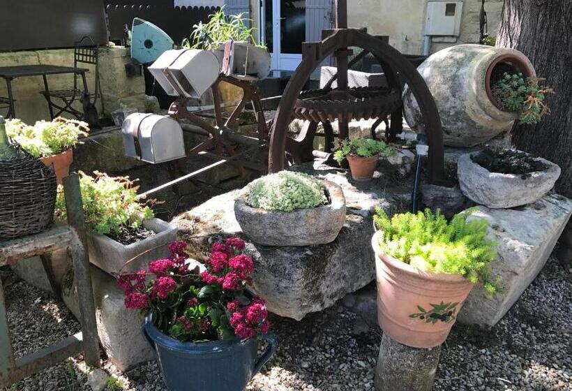 Logis Hotel Restaurant Hostellerie De La Tour