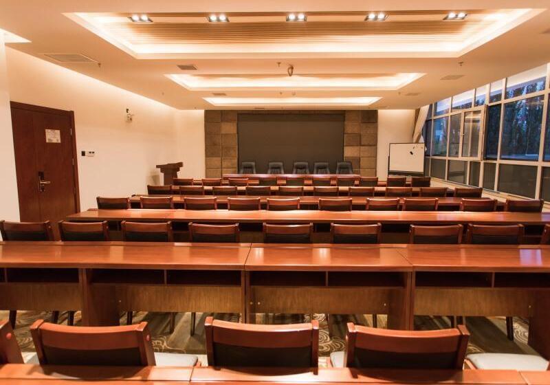 ホテル Greentree Innzhangjiakou High Speed Railway Station Business