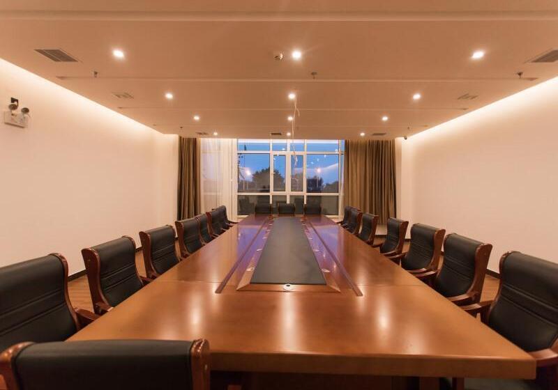 ホテル Greentree Innzhangjiakou High Speed Railway Station Business