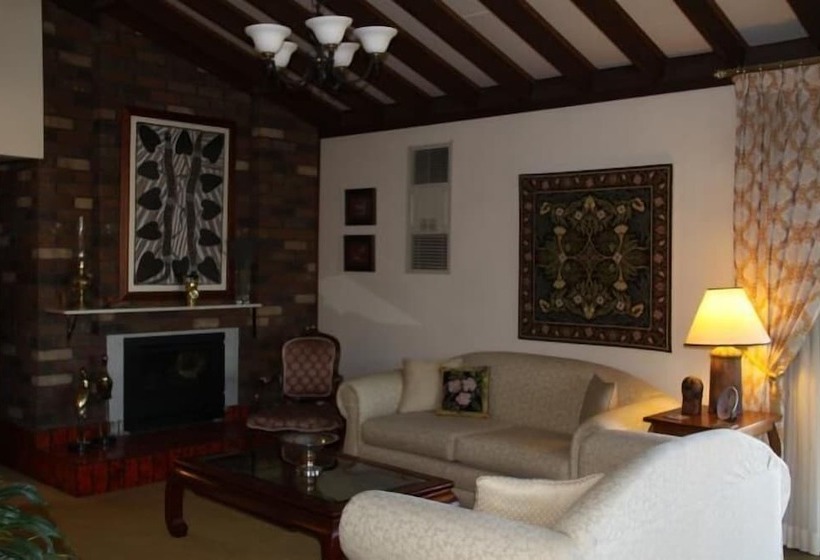 Отель Bathurst Heights B&b