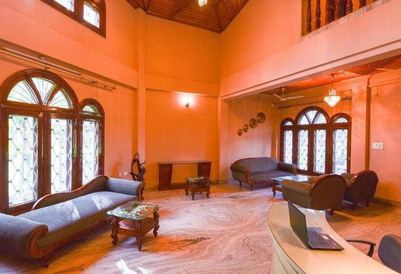 Отель Oyo 14371 Treetops Guest House