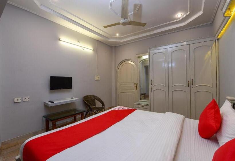 Отель Oyo 14371 Treetops Guest House