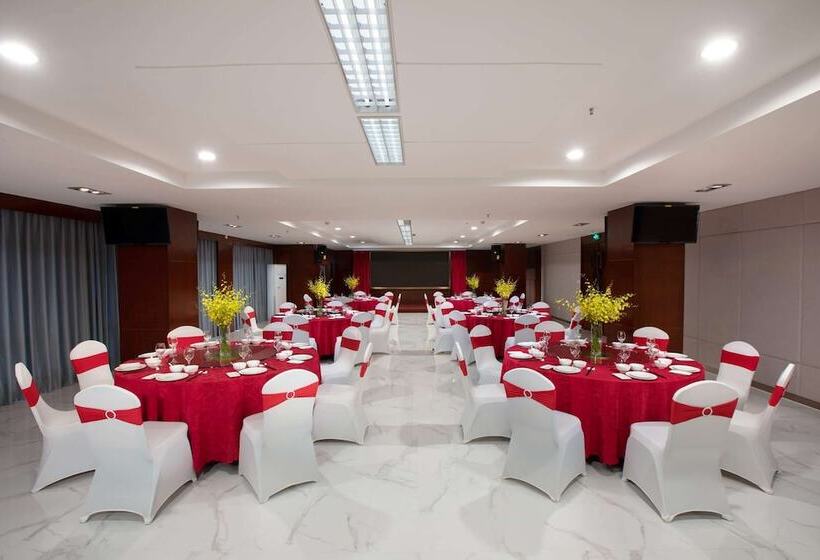 בית מלון כפרי Ramada Encore By Wyndham Qionghai Downtown