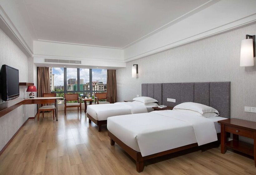 בית מלון כפרי Ramada Encore By Wyndham Qionghai Downtown