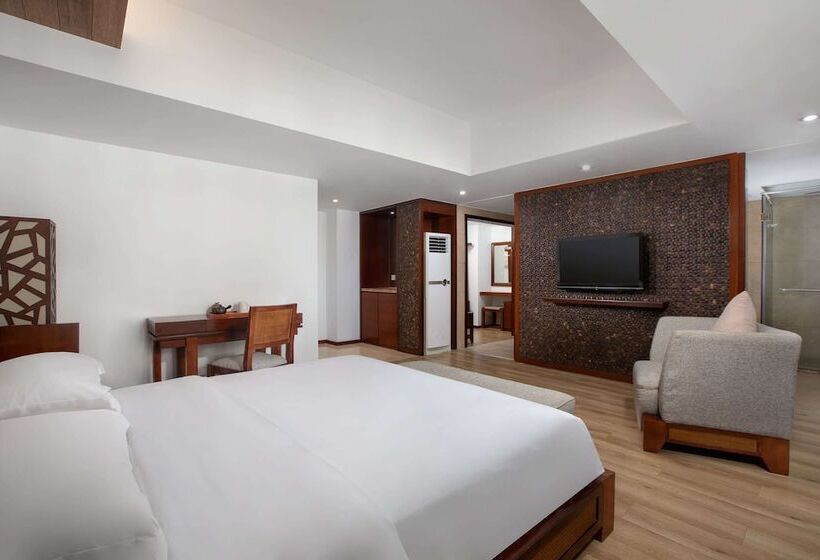 בית מלון כפרי Ramada Encore By Wyndham Qionghai Downtown