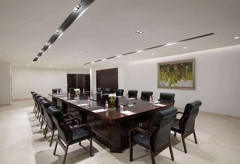 בית מלון כפרי Ramada Encore By Wyndham Qionghai Downtown