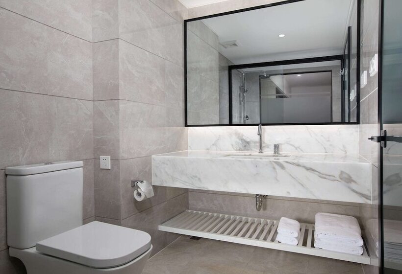 בית מלון כפרי Ramada Encore By Wyndham Qionghai Downtown