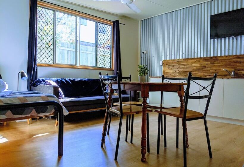 בית מלון כפרי Woolshed Eco Lodge