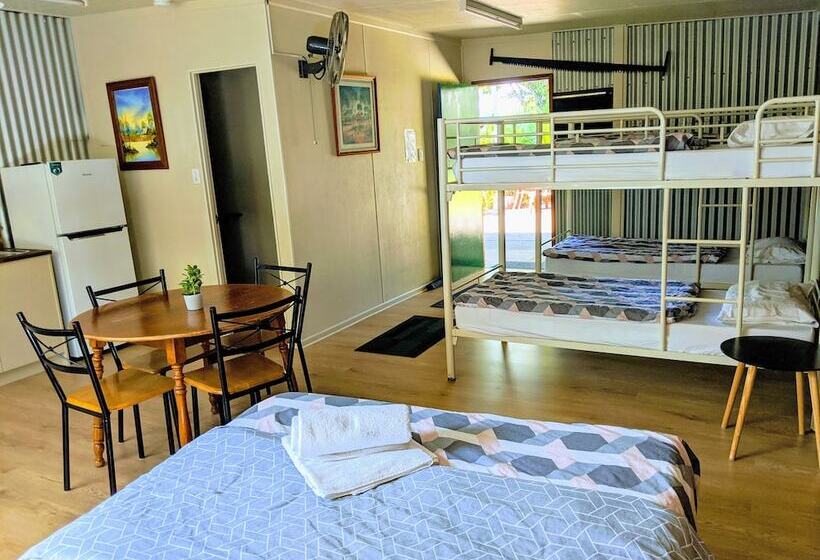 בית מלון כפרי Woolshed Eco Lodge