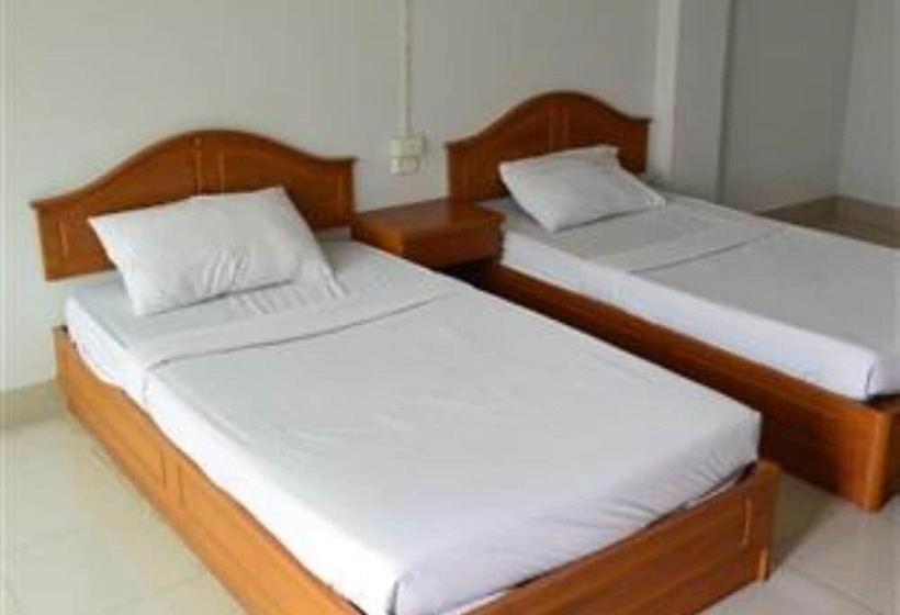 ホテル Yong Dee Apartment