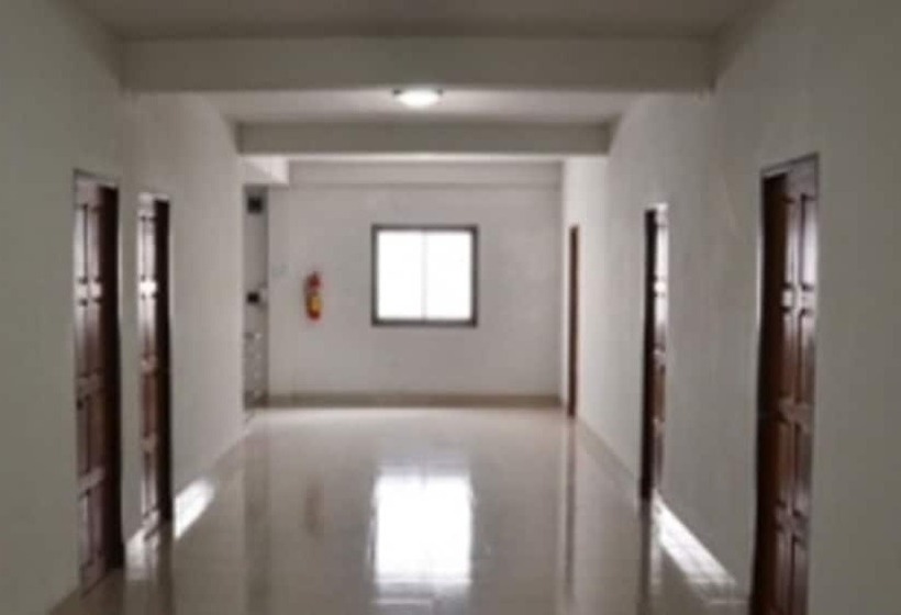 ホテル Yong Dee Apartment