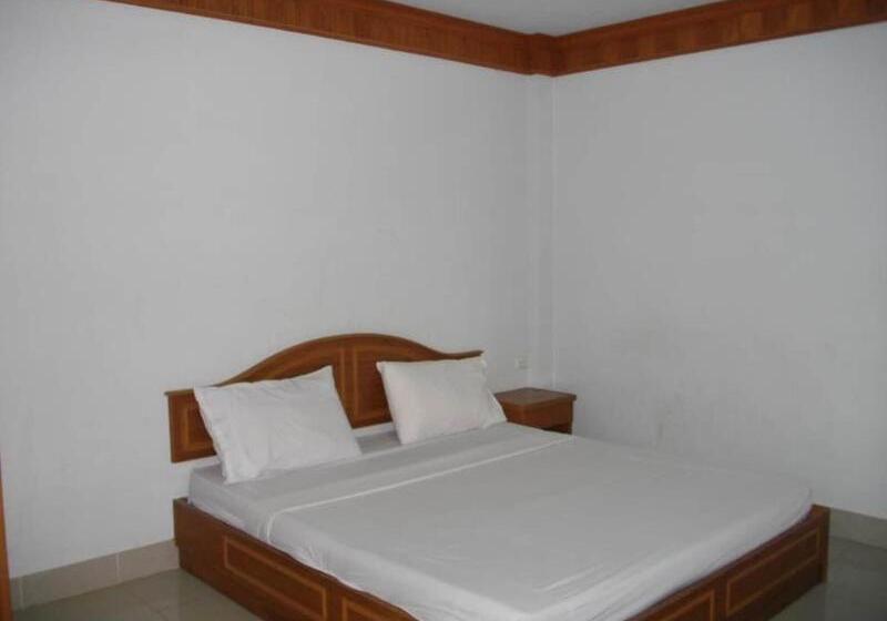 ホテル Yong Dee Apartment