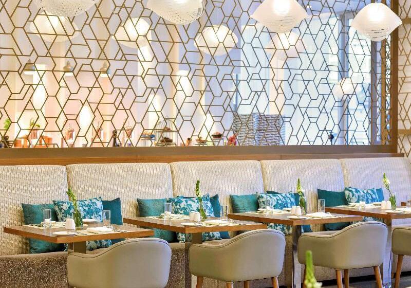 Отель Grand Mercure Dubai City