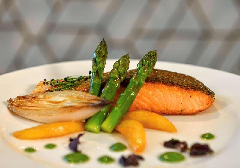 Отель Grand Mercure Dubai City