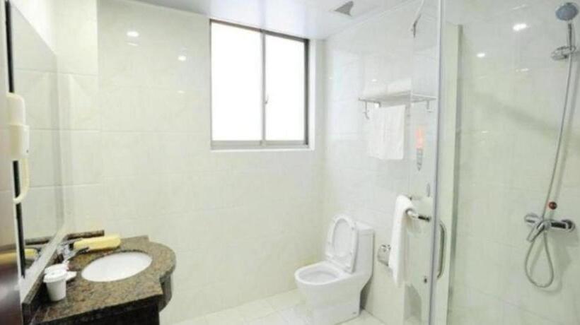 Отель Greentree Inn Zhenjiang Yangzhong Central Market Gangdong Bei Road