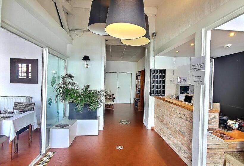 Отель Atlantis Hôtel