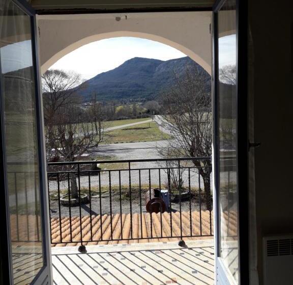 בית מלון כפרי Auberge Des Crêtes