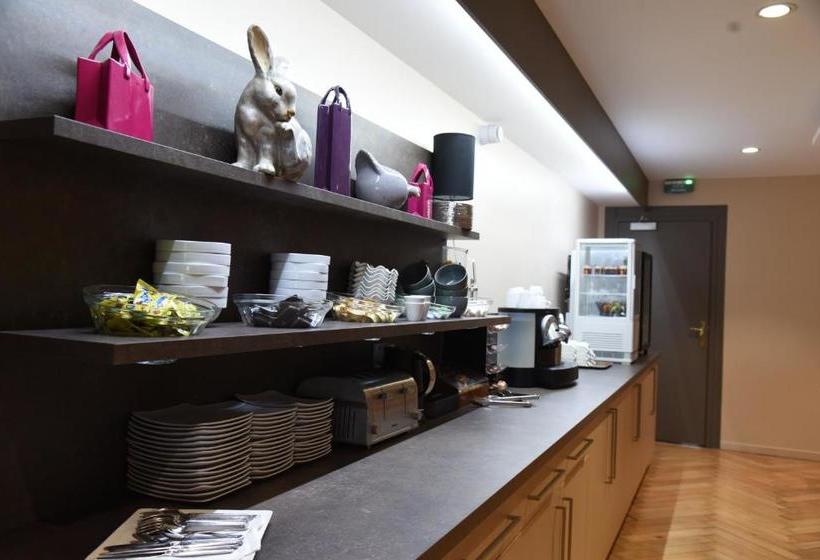 호텔 Logis Hôtel Restaurant Barrey