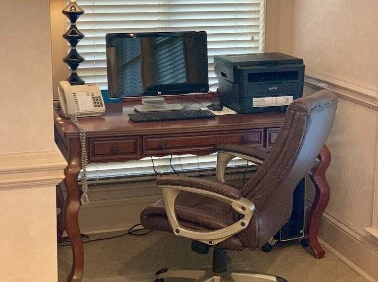 فندق Baymont By Wyndham Crestview