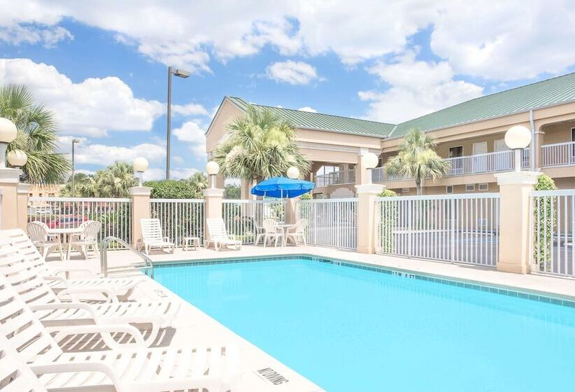 فندق Baymont By Wyndham Crestview