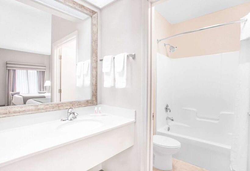 فندق Baymont By Wyndham Crestview