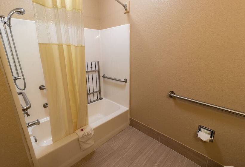 فندق Baymont By Wyndham Crestview