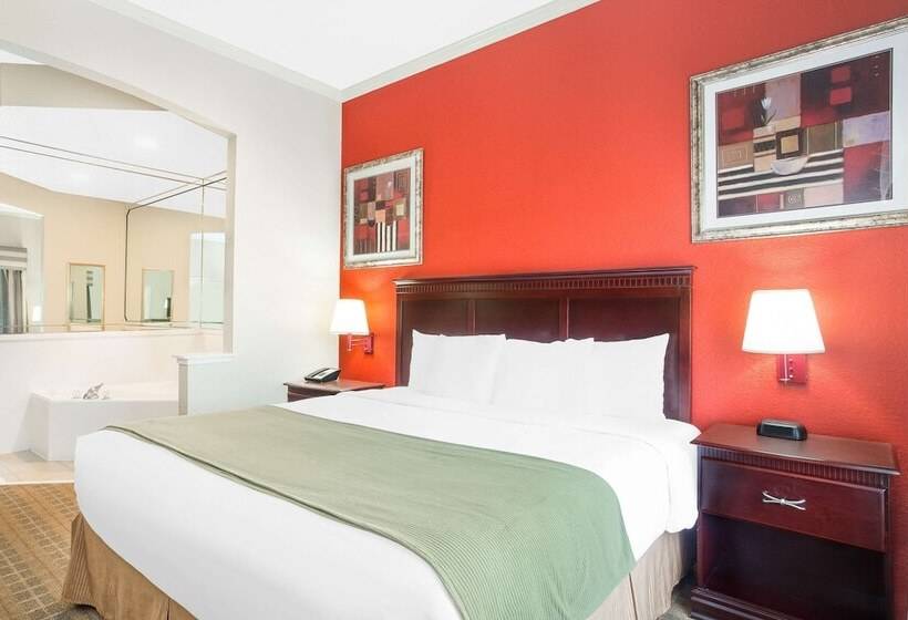 فندق Baymont By Wyndham Crestview