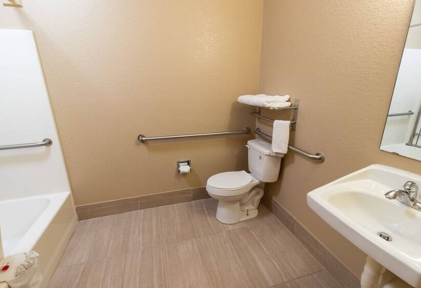 فندق Baymont By Wyndham Crestview