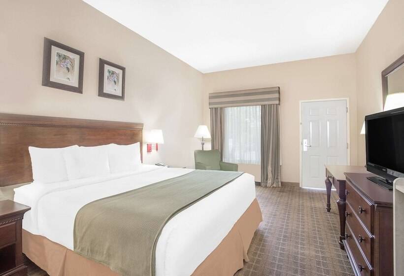 فندق Baymont By Wyndham Crestview