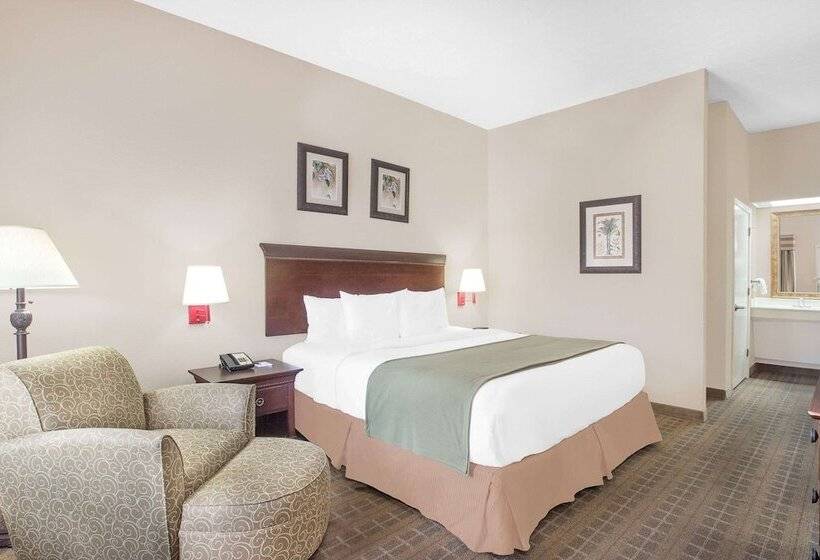 فندق Baymont By Wyndham Crestview