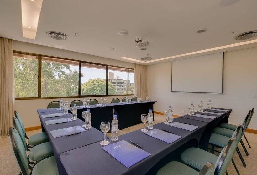 Отель Blue Tree Towers Millenium Porto Alegre