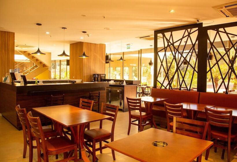 Отель Blue Tree Towers Millenium Porto Alegre