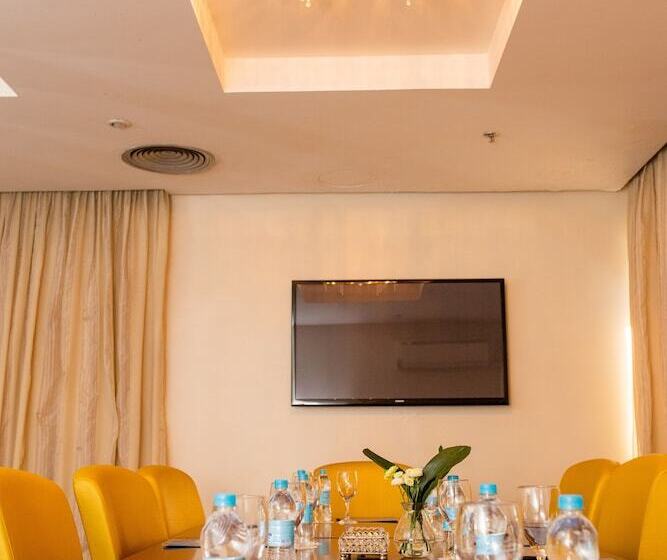 Отель Blue Tree Towers Millenium Porto Alegre