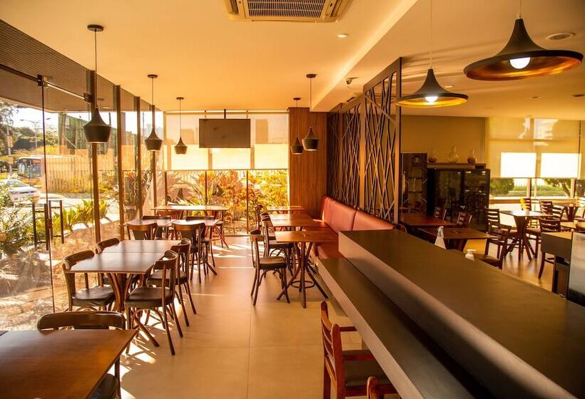 Отель Blue Tree Towers Millenium Porto Alegre