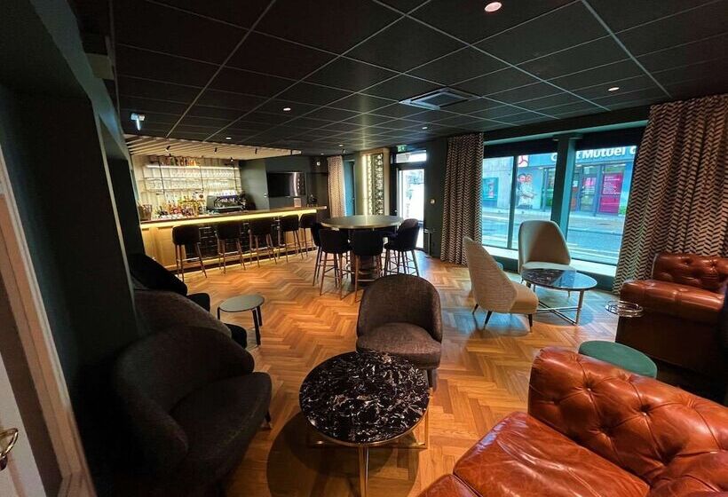 Brit Hotel Les Voyageurs