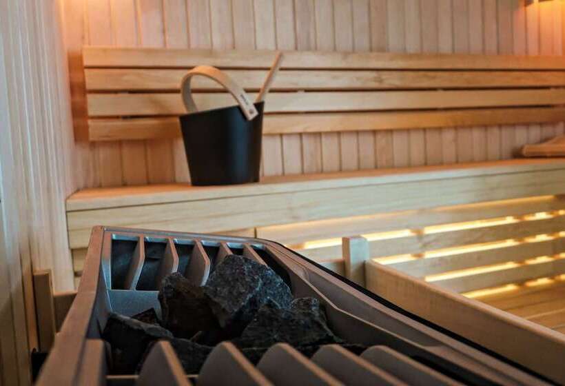 Brit Hotel Les Voyageurs