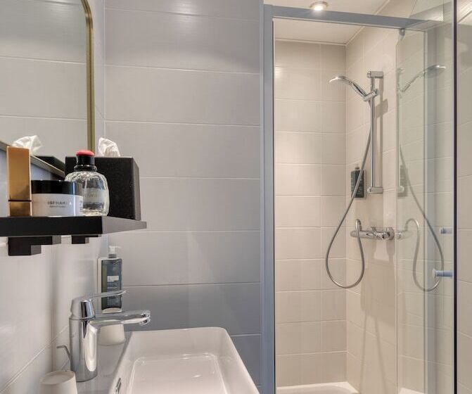 Brit Hotel Les Voyageurs